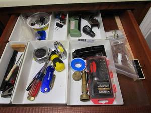 lot 86 image: ALL CONTENTS OF DRAWER HUSKY SCREW DRIVER SET, KOBALT BOX CUTTER &amp MORE