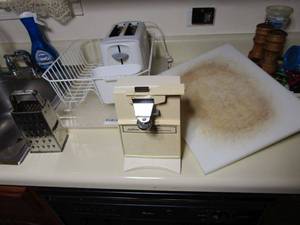 lot 208 image: CUTTING BOARD, ELECTRIC CAN OPENER, CHEESE GRADER, TOASTER, DISH RACK