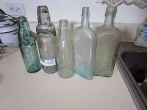 lot 84 image: 5 ANTIQUE GLASS BOTTLES