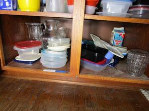 lot 209 image: CONTENTS OF BOTTOM SHELF
