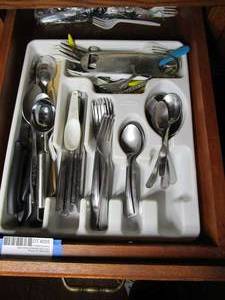 lot 203 image: ENTIRE CONTENTS OF SILVERWARE DRAWER