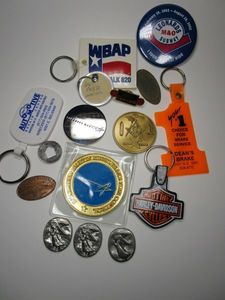 lot 109 image: LOCKHEED MARTIN AWARD COIN, KEYCHAINS, HARLEY DAVIDSON &amp MORE