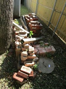 lot 110 image: ENTIRE STACK OF BRICKS THAT PAVED THE FT. WORTH STOCKYARDS, CONGRESS &amp MORE RED BRICK SPECIFICS IN DESCRIPTION