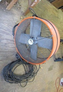 lot 244 image: MAXX AIR HIGH COMMERCIAL DRUM FAN W LONG CORD AND WHEELS