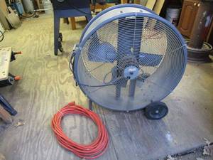 lot 256 image: 28 CLARK UNITED COMMERCIAL DRUM FAN
