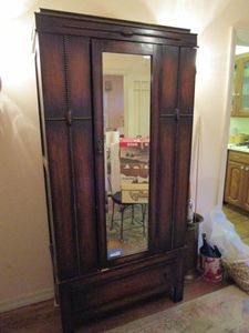 lot 151 image: ANTIQUE STANDING WARDROBE WITH MIRROR AND BOTTOM DRAWER