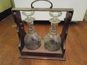 lot 120 image: ANTIQUE LOCKABLE OAK AND METAL CASE 2 BOTTLE CRYSTAL DECANTER SET