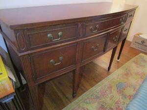 lot 172 image: FEDERAL STYLE ANTIQUE CREDENZA
