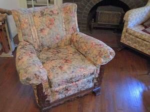 lot 88 image: VINTAGE ARM CHAIR WITH ORNATE WOOD CARVING AND FLORAL UPHOLSTRY