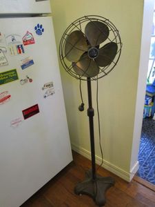 lot 166 image: ANTIQUE ART DECO 1930s - 1940s EMERSON ELECTRIC PEDESTAL FAN, BRASS BLADES