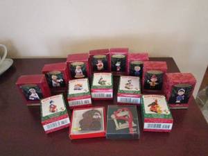 lot 149 image: KEEPSAKE XMAS ORNAMENTS, DISNEY, CHARLIE BROWN, THE BERRINGERS, 1993-1998