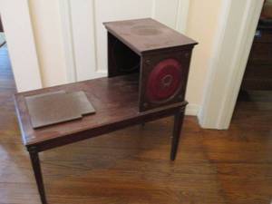 lot 171 image: MID CENTURY MODERN 2 TIER SIDE TABLE