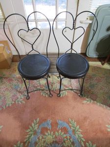 lot 82 image: PAIR OF TWISTED LOOP HEART SHAPED METAL ICE CREAM PARLORBISTRO CHAIRS