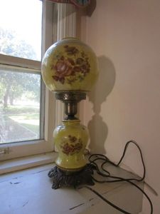 lot 180 image: FLORAL G.W.T.W. LAMP YELLOW W RED ROSES, GLOBE APPEARS TO BE FULLY INTACT