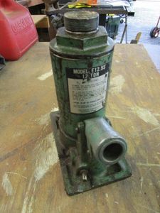 lot 339 image: HYDROLIC BOTTLE JACK