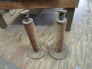 lot 340 image: PUMPS