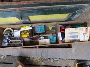 lot 352 image: CONTENTS OF NARROW BOX, RIVETOOL, WISS TOOLS, BOX OR CRATE NOT INCLUDED, MUST BRING SOMETHING TO CARRY THEM IN