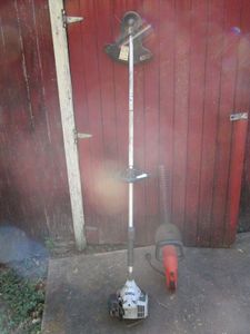 lot 401 image: ECHO WEED EATER, BLACK &amp DECKER 22HEDGE TRIMMER