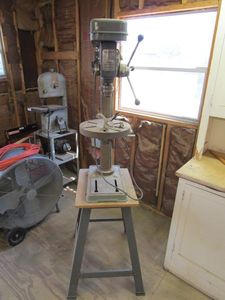 lot 248 image: COLUMBIA 5 SPEED HEAVY DUTY DRILL PRESS ON STAND