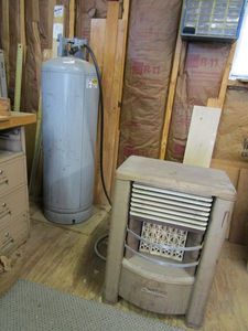 lot 257 image: VINTAGE DEARBORN NATURAL GAS HEATER W LG GAS CANISTER, REGULATOR &amp LINE