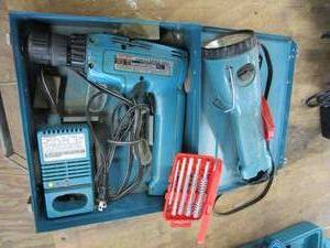 lot 304 image: Makita Cordless DrillDriver ML 900 9.6V, Flashlight, Case, Charger, case of 5 Spiral Drill Bits