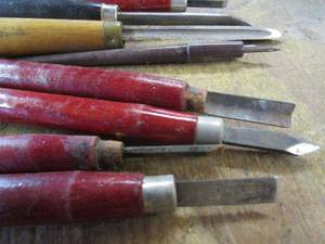 lot 307 image: VINTAGE LATHE TOOLS &amp WOOD CARVING TOOLS
