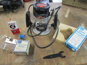 lot 311 image: VINTAGE SEARS ROUTER MODEL 315.17381, W TEMPLATES, GUIDE, ROUTER PLATES, BUSHINGS