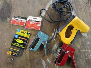 lot 318 image: STAPLE GUNS &amp STAPLES