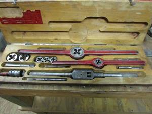 lot 278 image: VINTAGE GREENFIELD MACHINIST TAP &amp DIE SET IN ORIGINAL WOODEN CASE