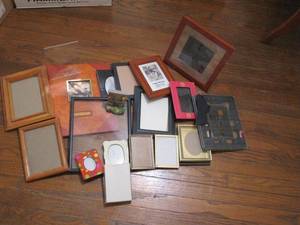 lot 290 image: PICTURE FRAMES, VARIOUS SIZES &amp STYLES, PHOTO ALBUM