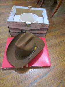 lot 213 image: STETSON 4X BROWN HAT WITH MULTICOLORED FEATHERS, SIZE 7 18, WITH BOX