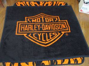 lot 300 image: 2 HARLEY DAVIDSON BLANKETS