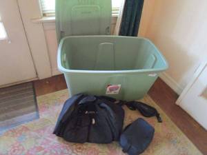 lot 370 image: STORAGE TUB, EVEREST BAG, CALVIN KLIEN