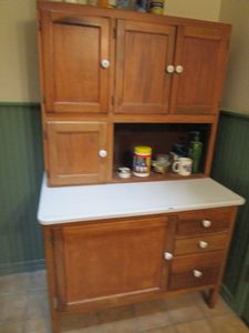 lot 165 image: ANTIQUE HOOSIER CABINET CONTENTS INCLUDED