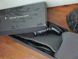 lot 372 image: CONTENTS OF BEDROOM CLOSET,&nbsp