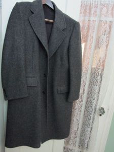 lot 376 image: CHARLES KLEIN WOOL COAT, GREAT CONDITION