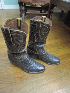 lot 377 image: LUCHESE MENS COWBOY BOOTS SIZE 9