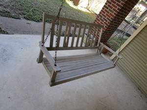 lot 428 image: PORCH SWING