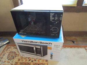 lot 122 image: 2 MICROWAVES, 1 STILL IN BOX