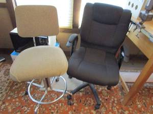 lot 140 image: 2 OFFICE CHAIRS