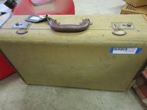 lot 229 image: ANTIQUE SUITCASE