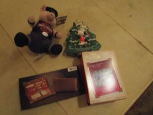lot 235 image: HARLEY DAVIDSON PIG, SNOOPY XMAS TIN, THOMAS KINKADE SILENT NIGHT, GROOMING KIT