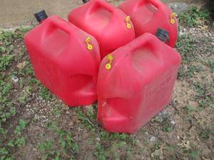 lot 421 image: 4 FIVE GAL GAS CANS