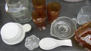 lot 34 image: Lemon juicer, handled soup bowl,  orange glass goblets