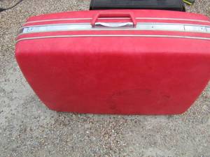 lot 45 image: Red Samsonite suitcase and 2 computer bags ( 1 black 1 maroon)