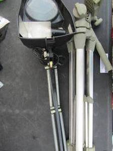 lot 51 image: Mini camera tripod and clamp on desk light