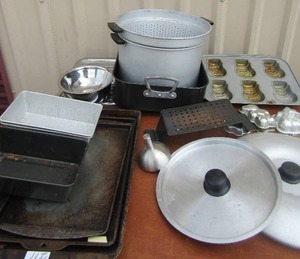 lot 64 image: Christmas cookie pans, cookie sheets, pot, and roasting pan