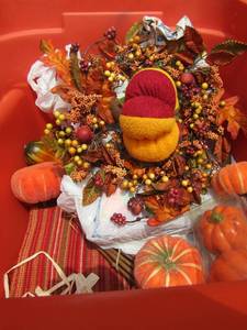 lot 58 image: Fall table decor