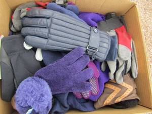 lot 56 image: Gloves - mens, womens and childrens