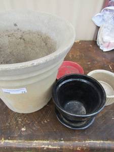 lot 72 image: Assorted flower pots